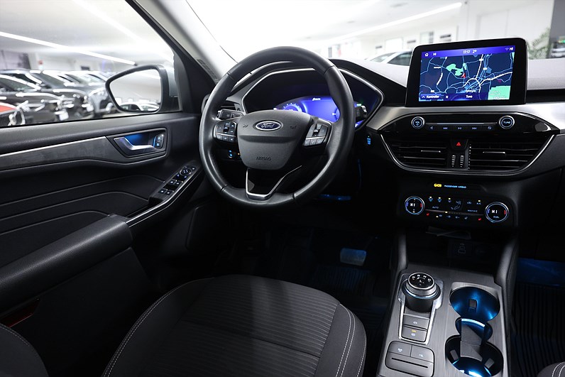 Ford Kuga Hybrid AWD 190hk *Hjulkampanj!* Sync 4 Navi B-kamera MOMS