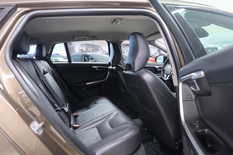 Volvo V60 Cross Country D3 150hk Classic Navi Värmare Keyless