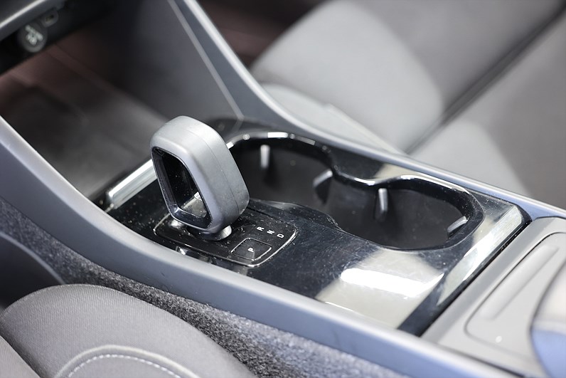 Volvo XC40 P6 Recharge Core B-kamera Drag Keyless MOMS