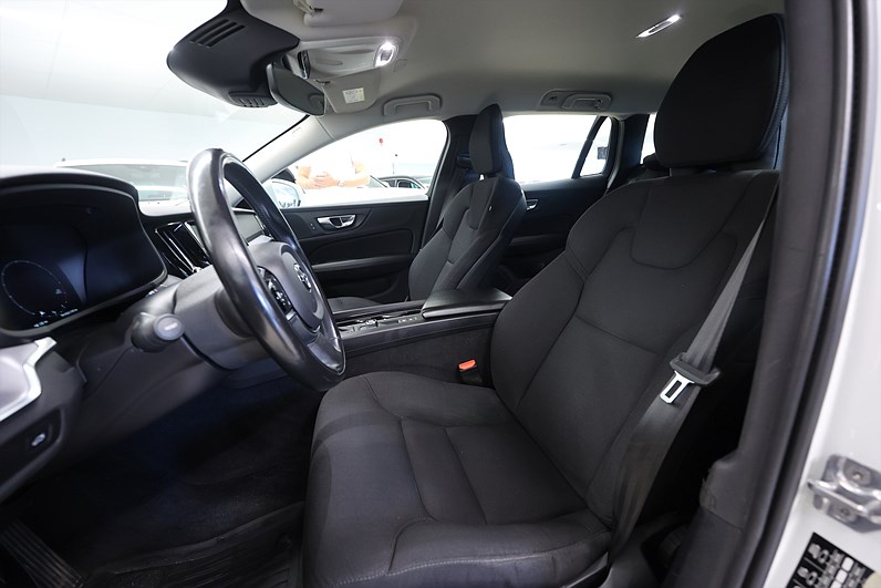 Volvo V60 D4 AWD 190hk *Hjulkampanj!* Momentum Drag