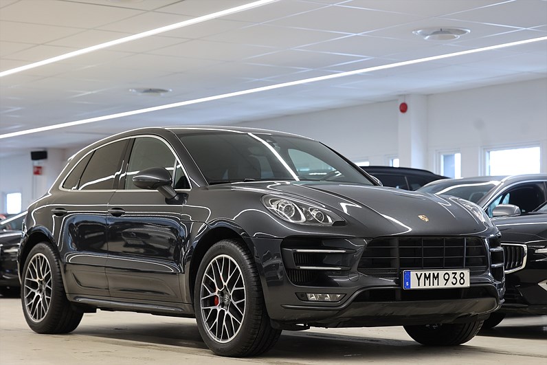 Porsche Macan Turbo Performance 441hk Sport Chrono BOSE Drag
