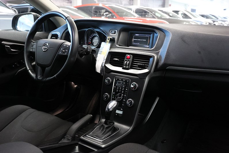 Volvo V40 D2 120hk Aut Värmare PDC Bluetooth
