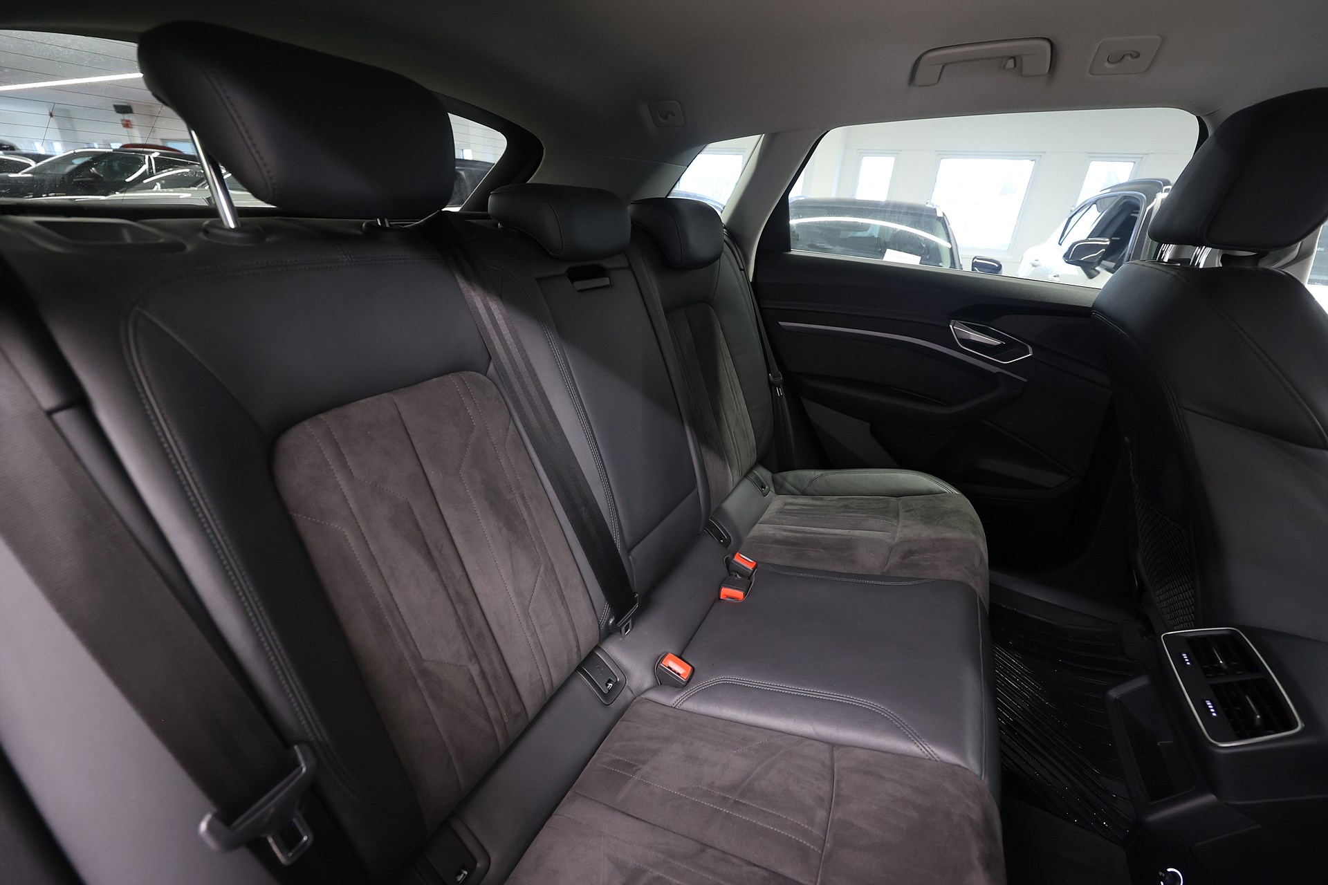 Audi e-tron 50 quattro 313hk *Kampanj!* Climatronic Alcantara Keyless Navi