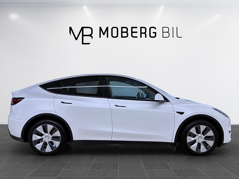 Tesla Model Y Standard Range 299hk Pano B-Kamera Drag Läder