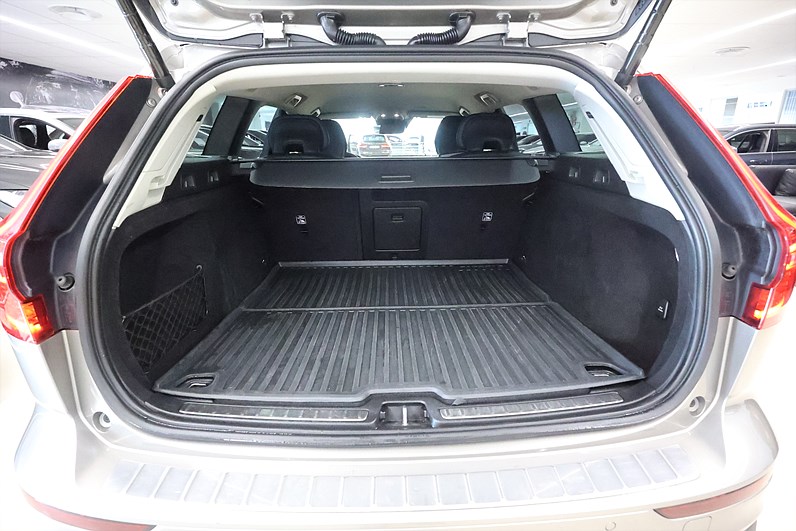 Volvo V60 Cross Country B4 AWD 197hk Momentum H/K Drag