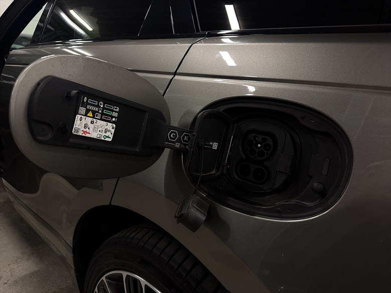 Range Rover Velar P400e R-Dynamic SE Pano 360° 2021, grå – bild 23 av 26, begagnad hos Niber i Järfälla