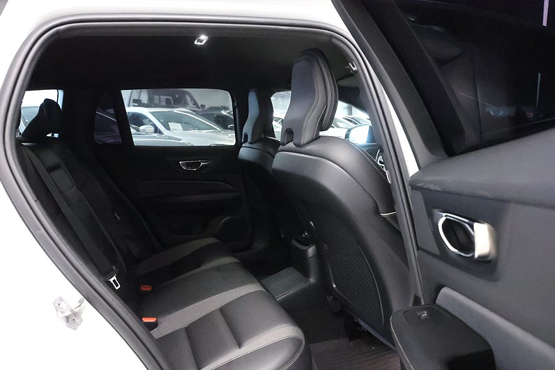 Volvo V60 Recharge T6 AWD 340hk R-Design B-kamera Värmare