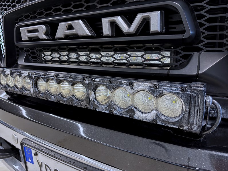 3.0 V6 EcoDiesel 4x4 Laramie Flaklock Drag Luftfjädring