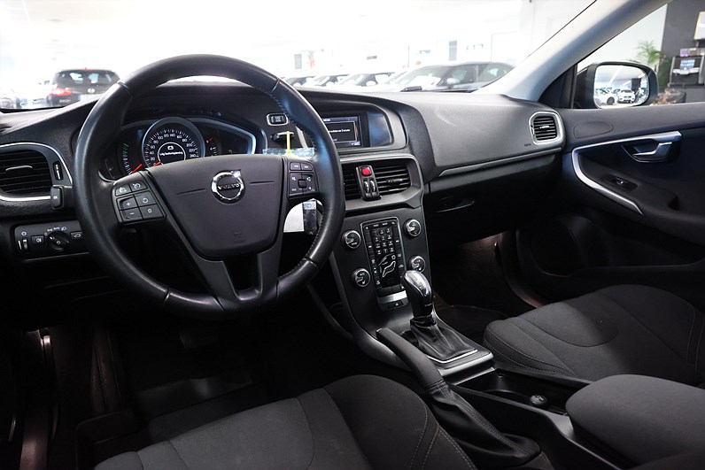 Volvo V40 D2 120hk Aut Värmare PDC Bluetooth