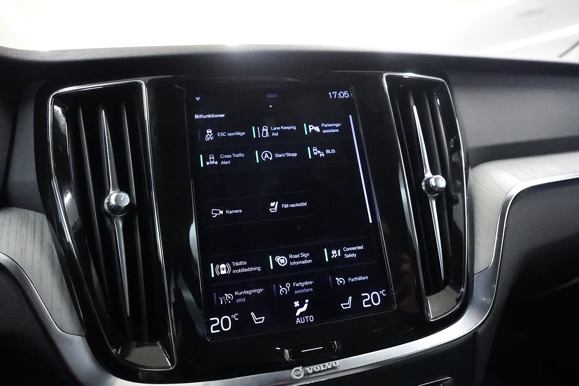 Volvo V60 Cross Country B4 AWD 197hk Momentum H/K Drag