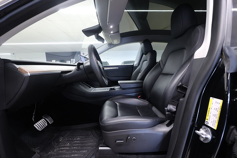 Tesla Model Y Performance 534hk Pano Navi Läder