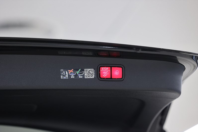 Mercedes-Benz E 300 d e 4MATIC All-terain 313hk *Hjulkampanj!* Hyperscreen SE SPEC