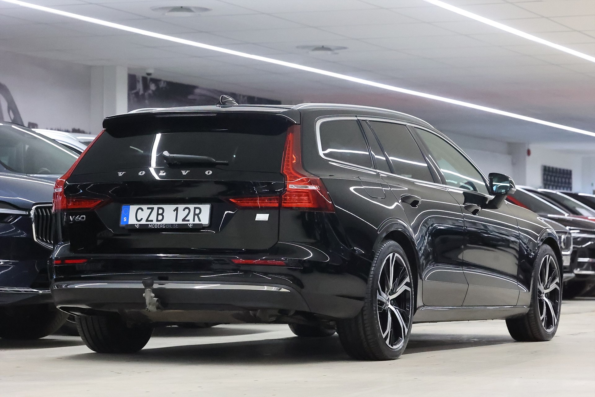 Volvo V60 Recharge T6 AWD 350hk Core H/K Läder Keyless Navi Drag