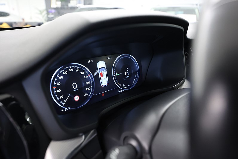 Volvo V60 T6 AWD TwEn 340hk R Design B-Kamera VOC Keyless