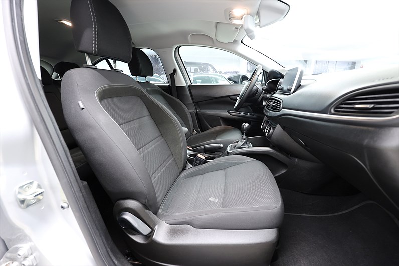 Fiat tipo 1.4 120hk Backkamera PDC Adaptiv fart Bluetooth