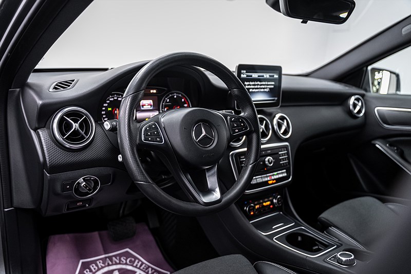 Mercedes-benz A-Klass 2018 - miniatyr 15