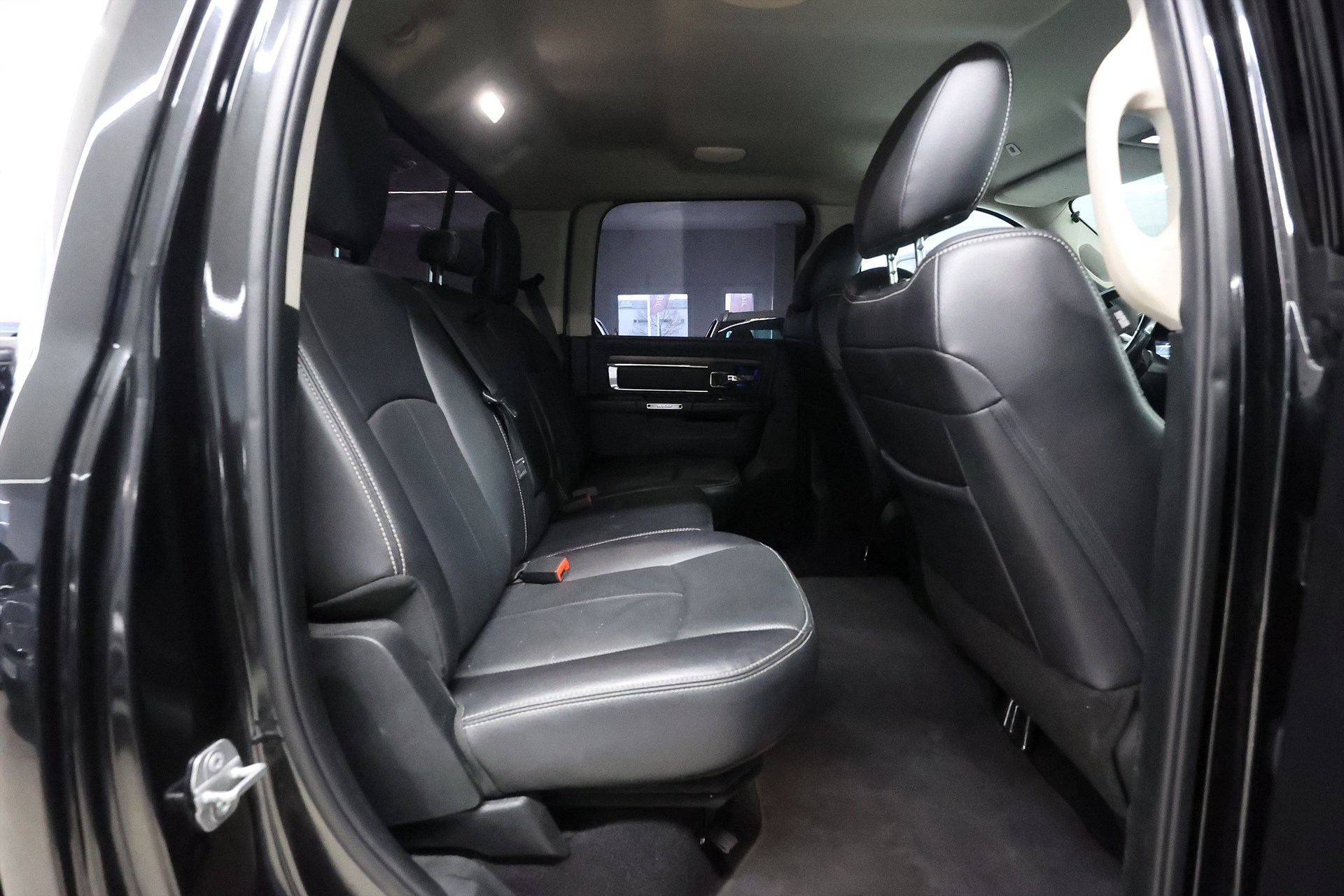 RAM 1500 Crew Cab 5.7 V8 4x4 395hk Laramie Alpine Läder Drag