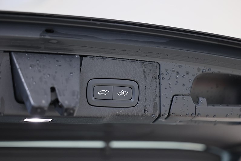 Volvo XC60 Recharge T6 AWD 340hk Inscription Exp Pano Värmare