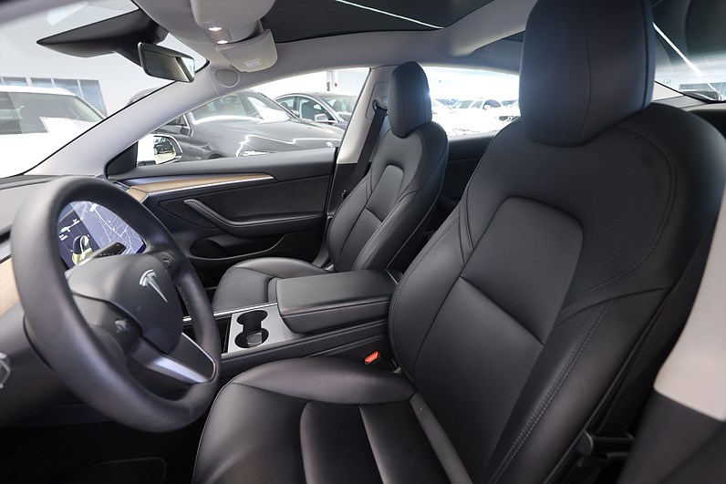 Tesla Model 3 Standard Range 283hk Pano Navi Läder