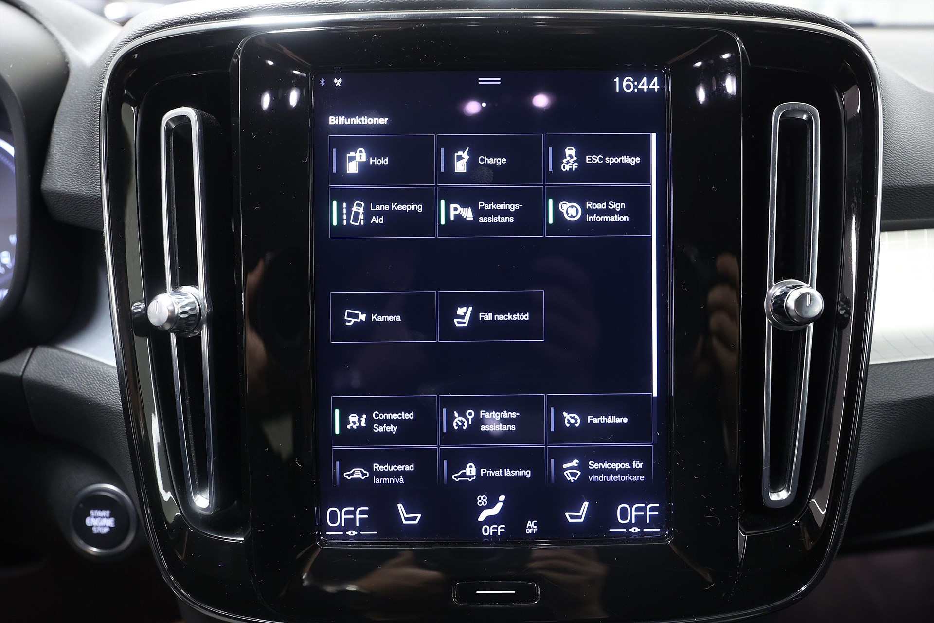 Volvo XC40 T4 Recharge 211hk *Hjulkampanj!* Momentum Värmare