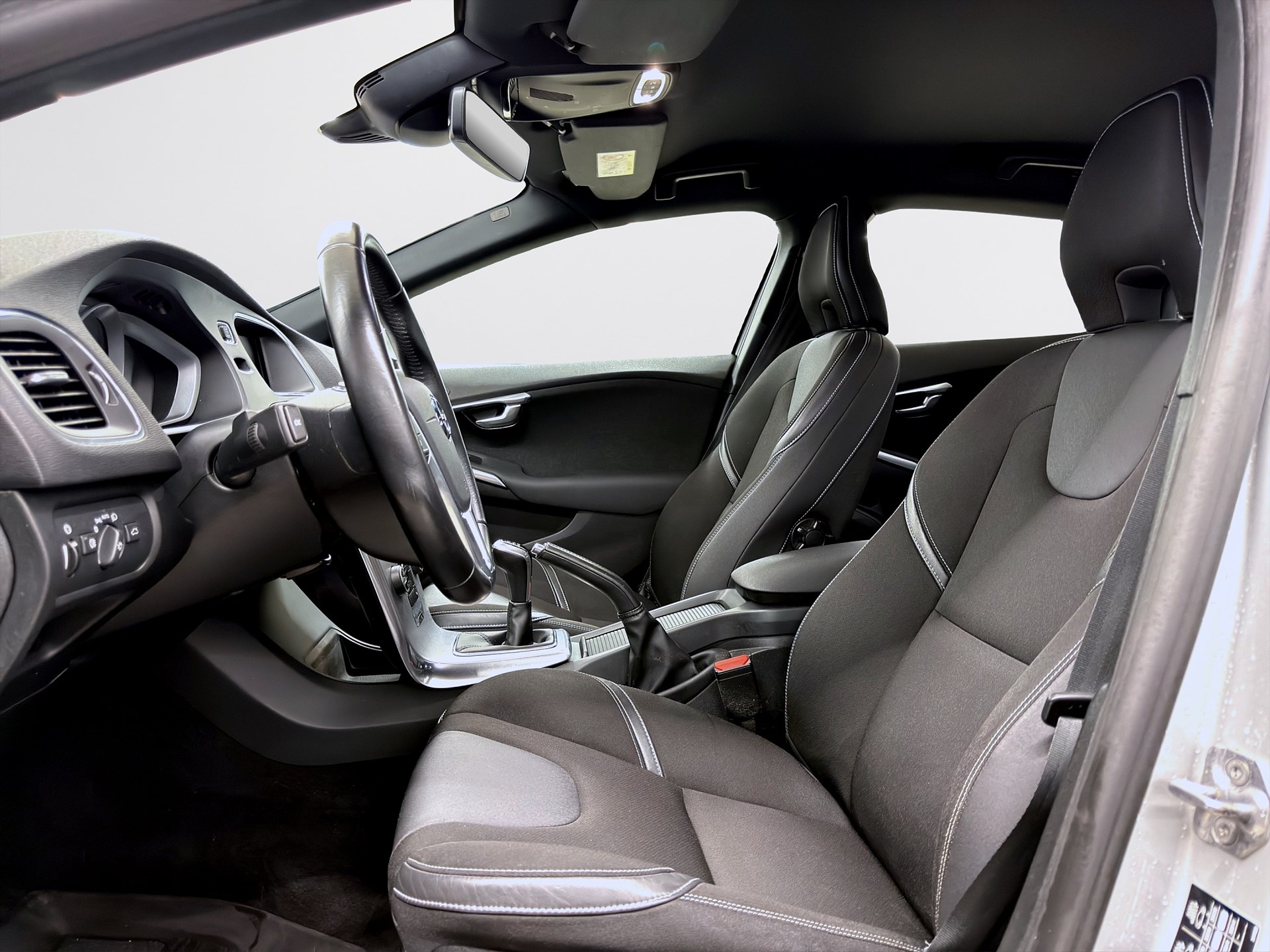 Volvo V40 D2 120hk Helg på Moberg! Business Advance Navi Värmare PDC