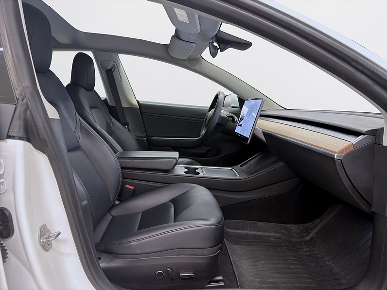 Tesla Model 3 Long Range AWD 440hk Pano