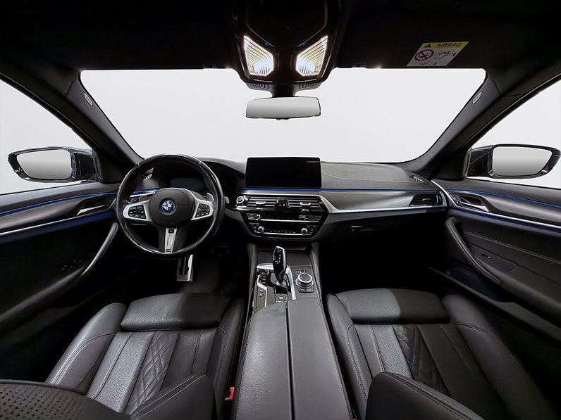 BMW 530e xDrive Touring 292hk M Sport Läder Drag B-Kamera