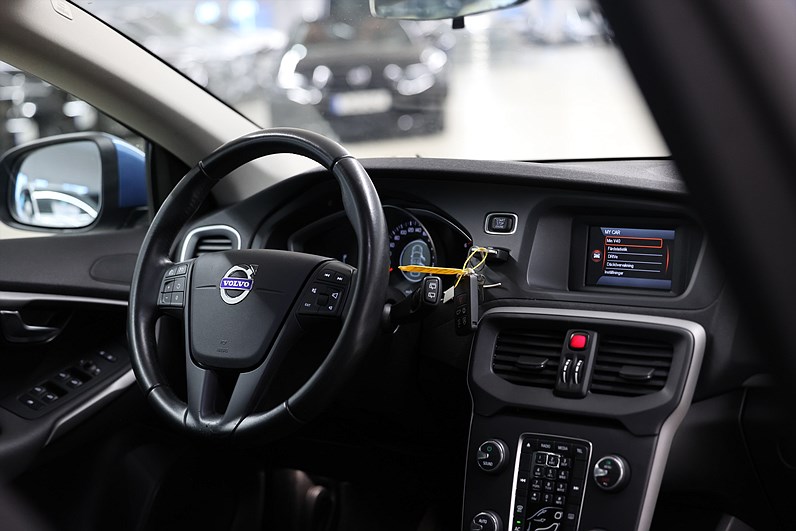 Volvo V40 D2 120hk *Hjulkampanj!* Kinetic Värmare PDC Farth