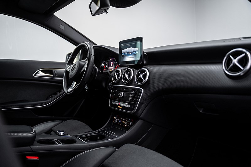 Mercedes-benz A-Klass 2018 - miniatyr 26