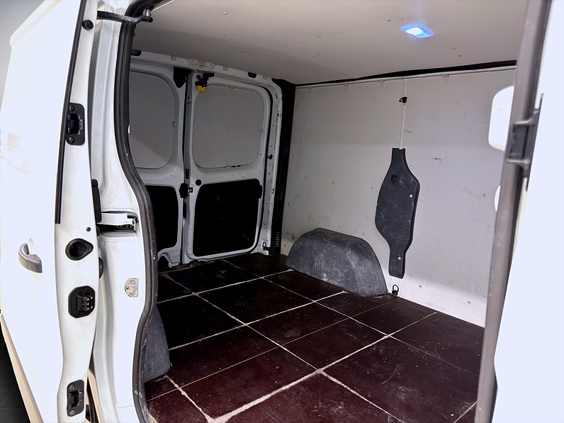 Renault Trafic Skåpbil 125hk L1 Drag Värmare PDC MOMS/VAT