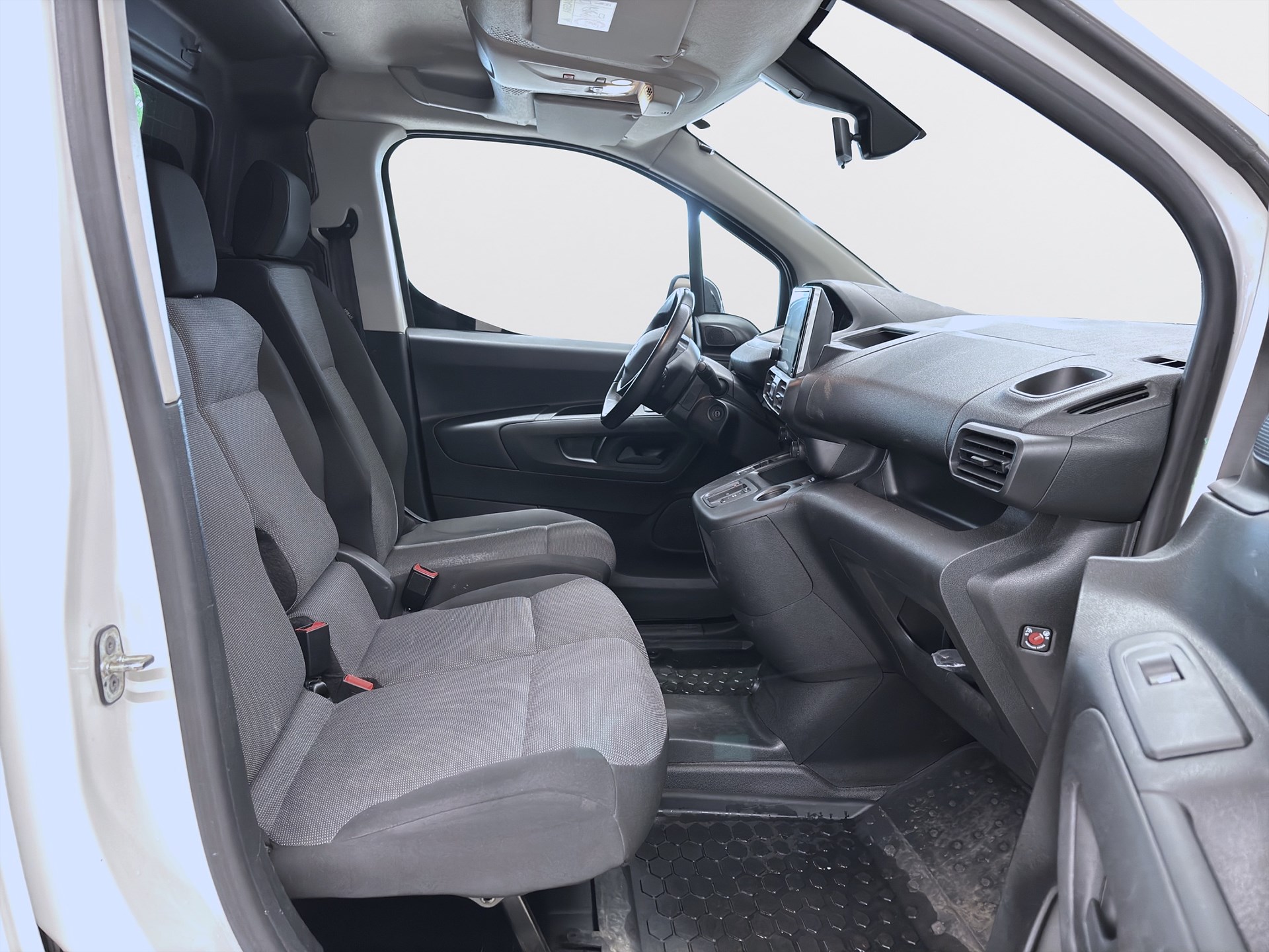 Peugeot e-Partner L2 136hk Helg på Moberg! V-Inrett Drag Värmare