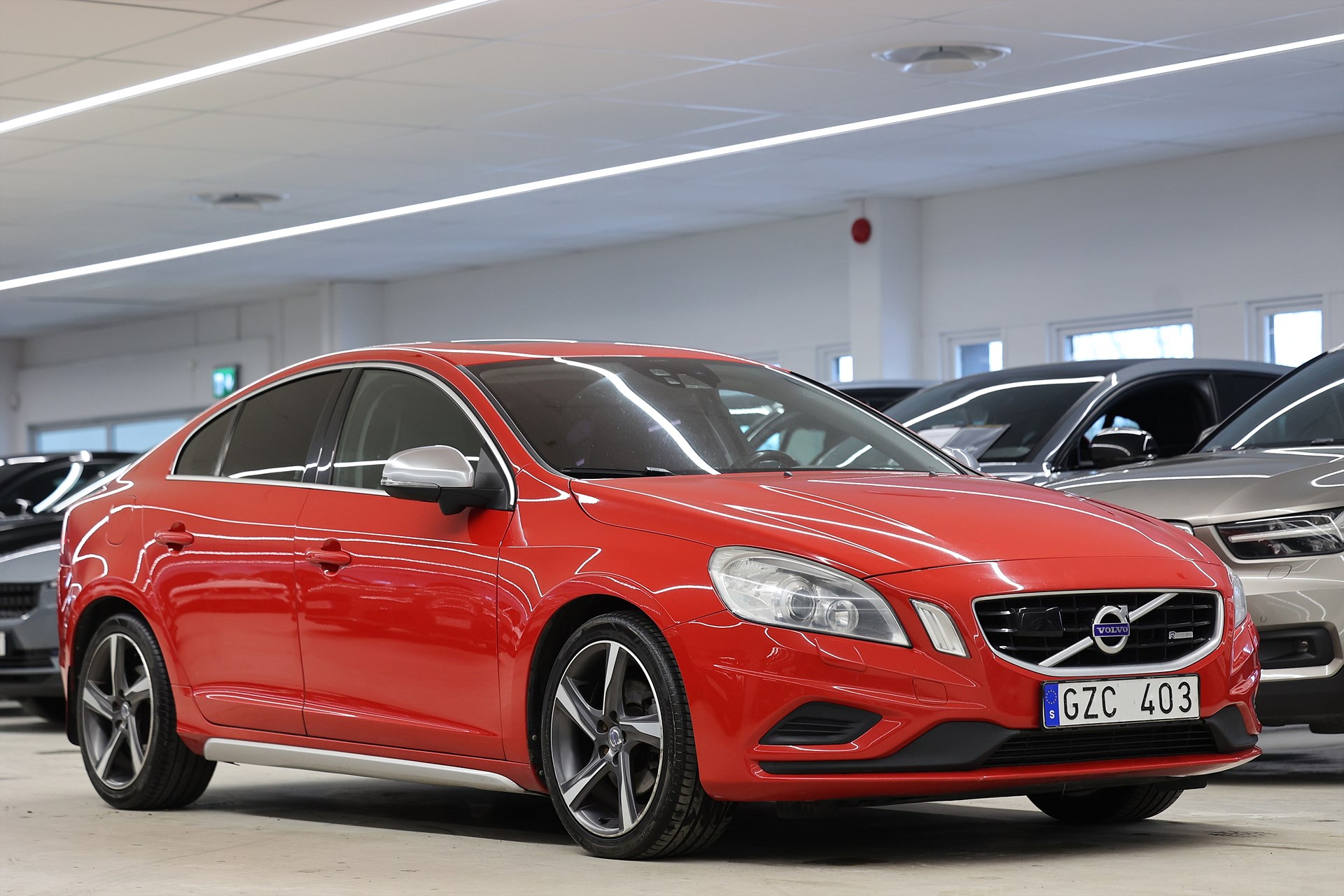 Volvo S60 T5 240hk R-Design Pano B-kamera Värmare