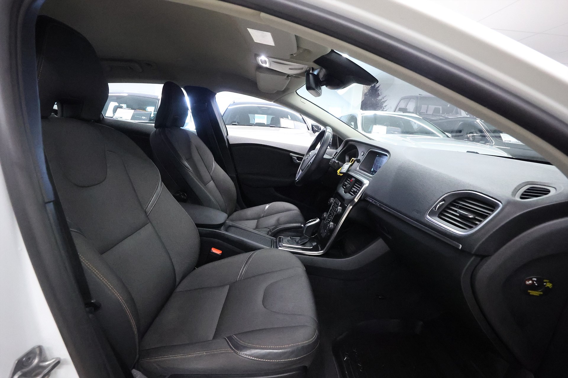 Volvo V40 Cross Country D2 120hk Momentum Navi Bluethooth PDC