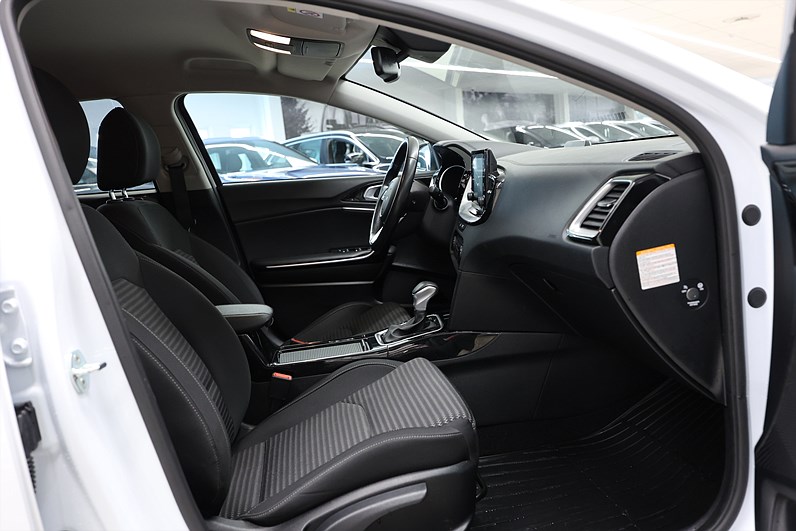 Kia Ceed SW Plug-in 141hk Advance B-kamera Keyless CarPlay
