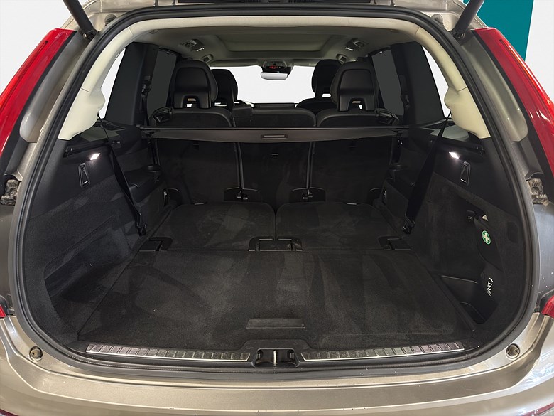 Volvo XC90 B5 AWD Inscription, 7 säten, HUD, 360° kamera, 1 brukare 2020, grå – bild 20 av 24, begagnad hos Niber i Järfälla