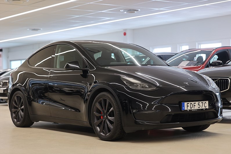 Tesla Model Y Performance 534hk Pano Navi Läder