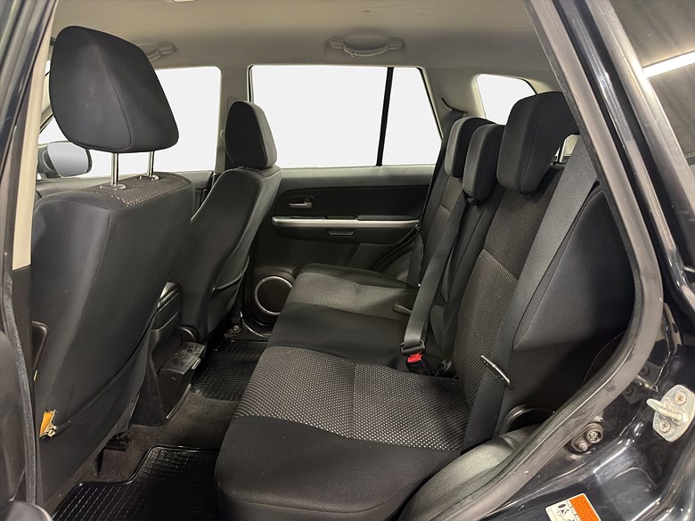 Suzuki Grand Vitara 2.0 4WD Lågväxel Dragkrok 2008, svart – bild 16 av 22, begagnad hos Niber i Järfälla