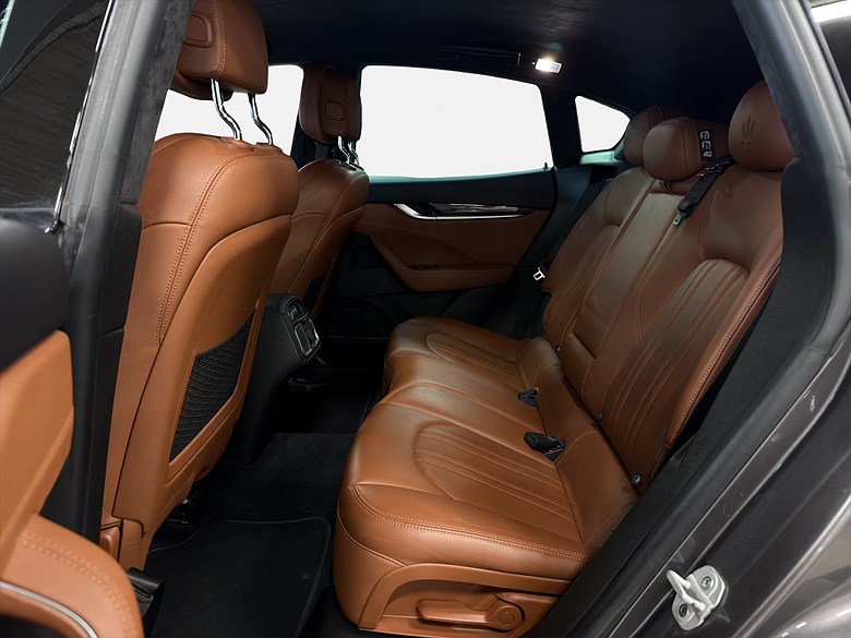 Maserati Levante S, Kamera, Navi, Harman Kardon , FR 2,99% 2017, grå – bild 17 av 23, begagnad hos Niber i Järfälla