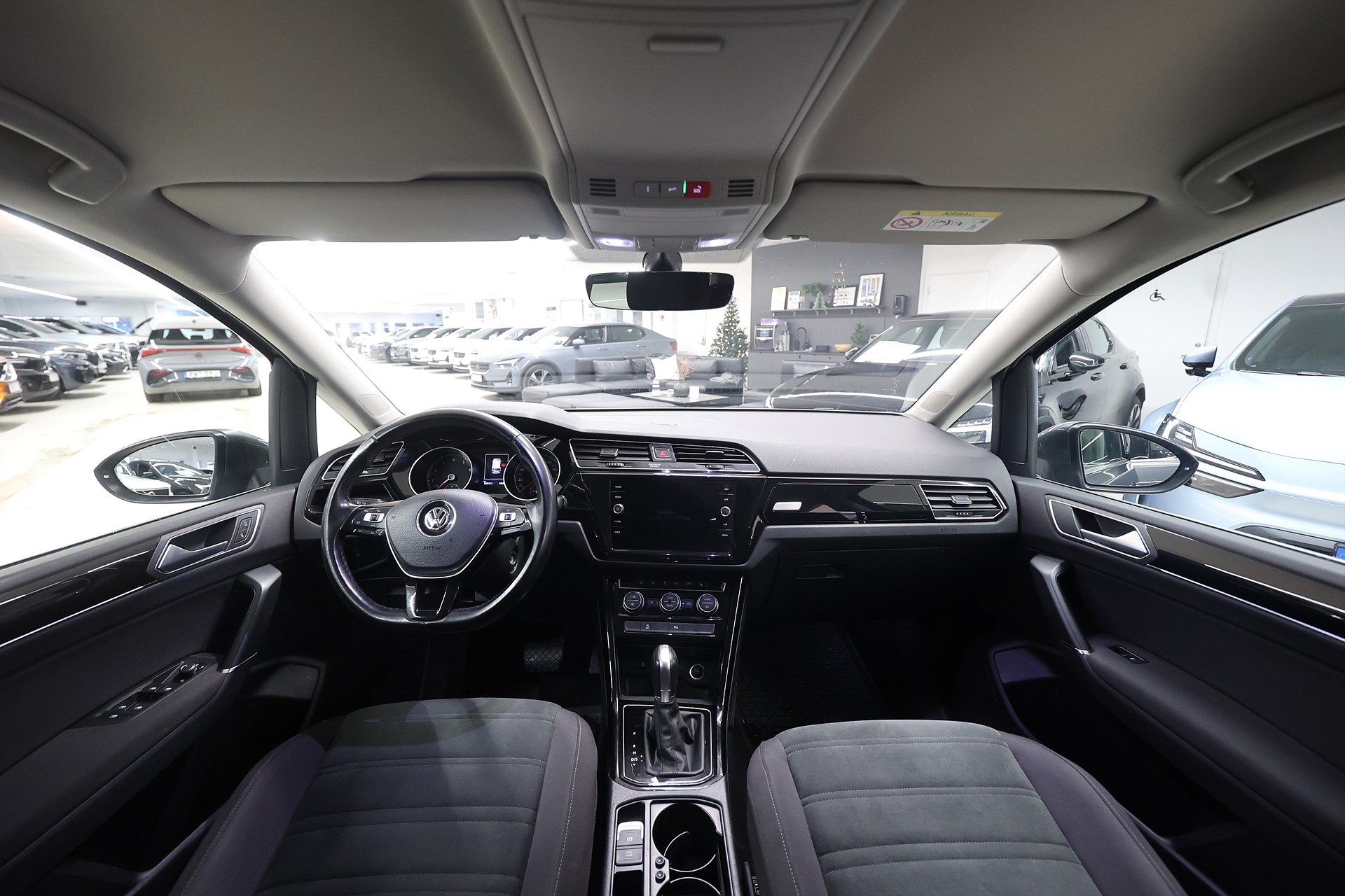 Volkswagen Touran 1.8 TSI 180hk *Hjulkampanj!* R-Line Drag