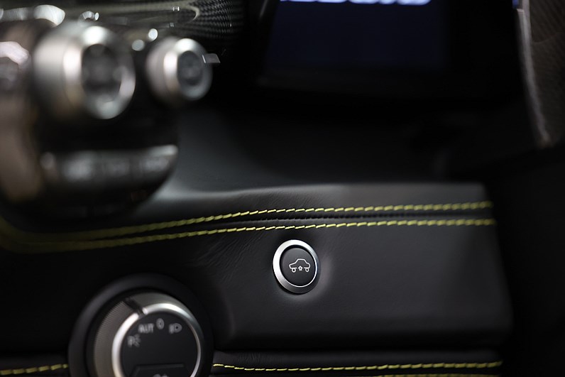 Ferrari 488 GTB 3.9 V8 670hk Kolfiber Giallo Svensksåld