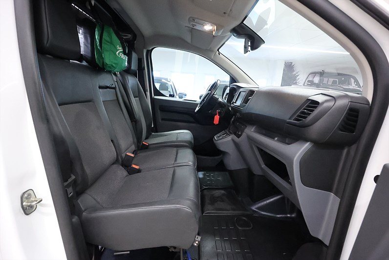 Peugeot e-Expert 75 136hk V-inrett B-kamera CarPlay MOMS