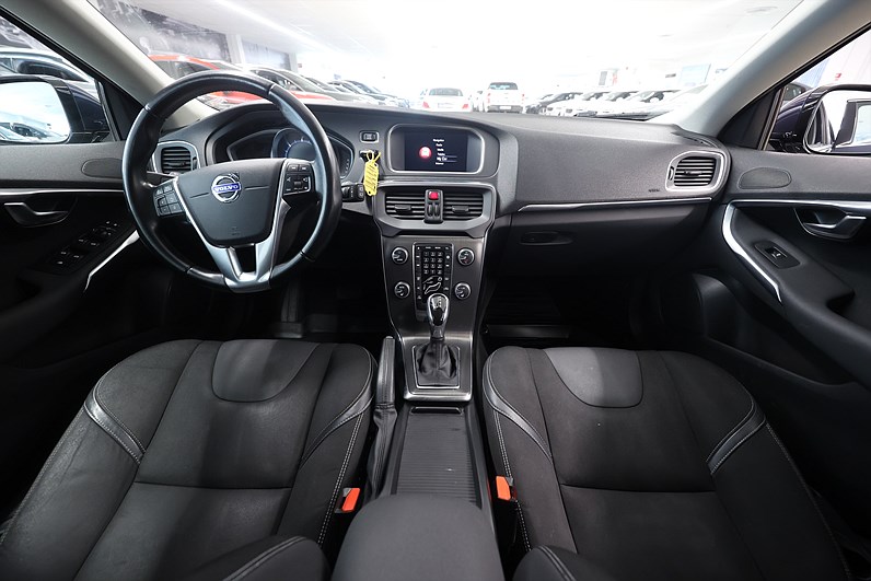 Volvo V40 D2 115hk Momentum Drag Värmare VOC PDC