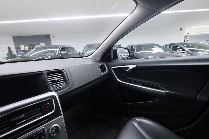 Volvo V60 Cross Country D3 150hk Classic Navi Värmare Keyless