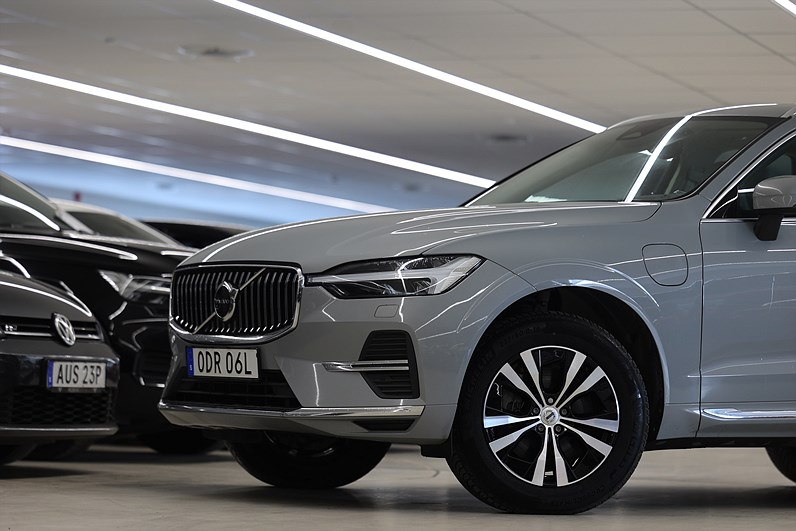 Volvo XC60 Recharge T6 AWD 350hk Core Pano Läder Värmare