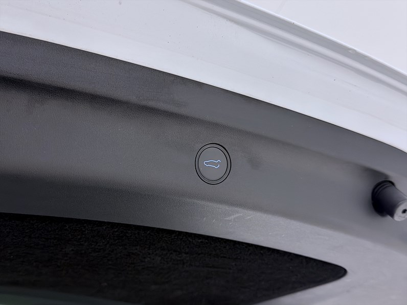 Tesla Model Y Standard Range 299hk Drag Pano Premium B-Kamera