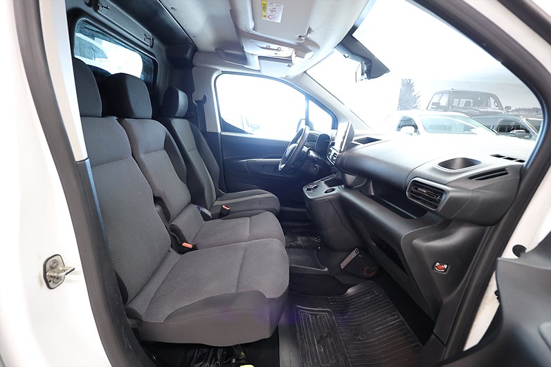 Toyota ProAce City 1.2 Turbo 130hk 3-Sits CarPlay PDC B-Kamera