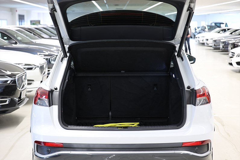 Audi Q4 40 e-tron S Line B-kamera Drag Adapth Farth Cockpit 82kWh
