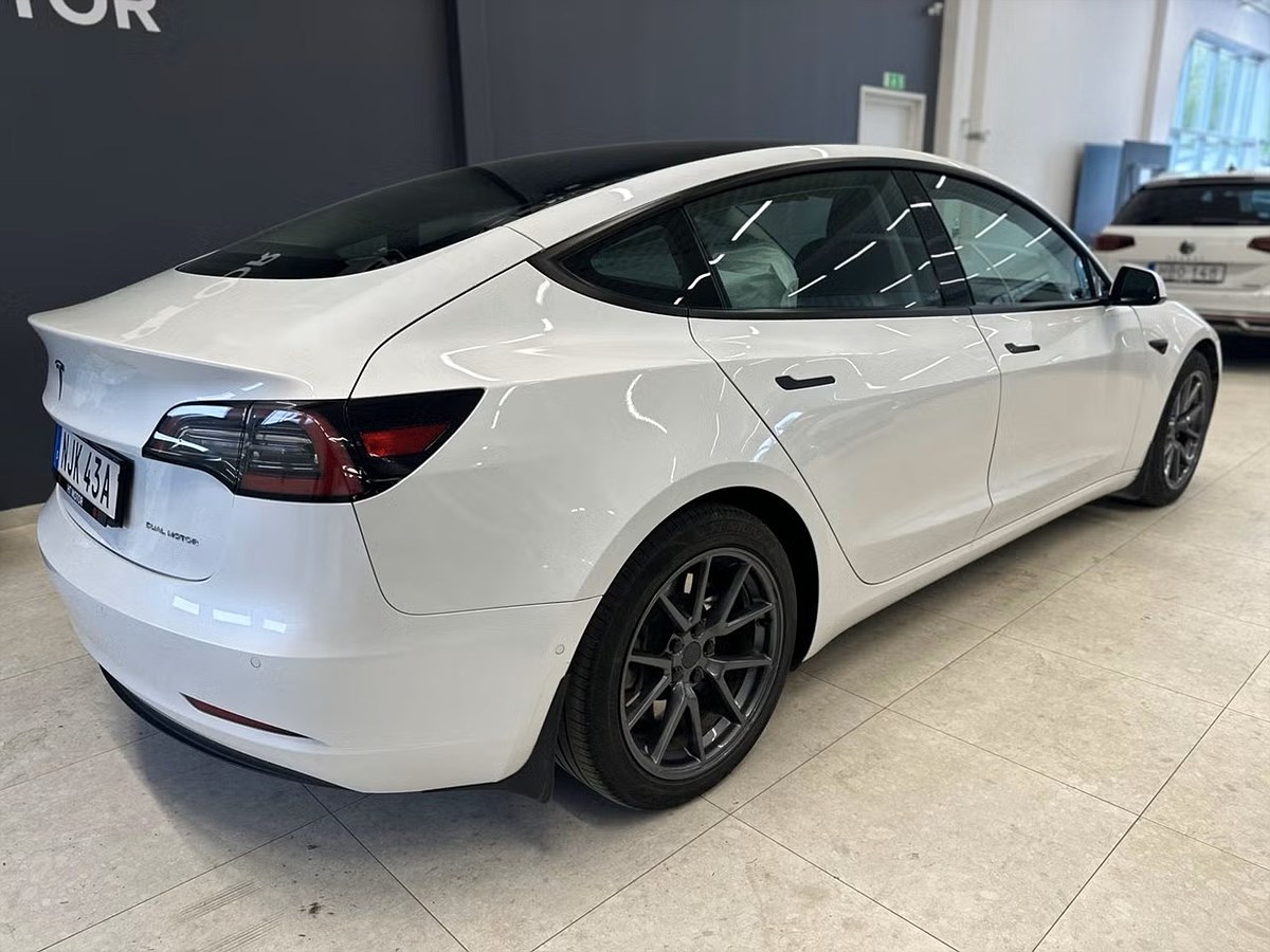 Tesla Model 3 – bild 9