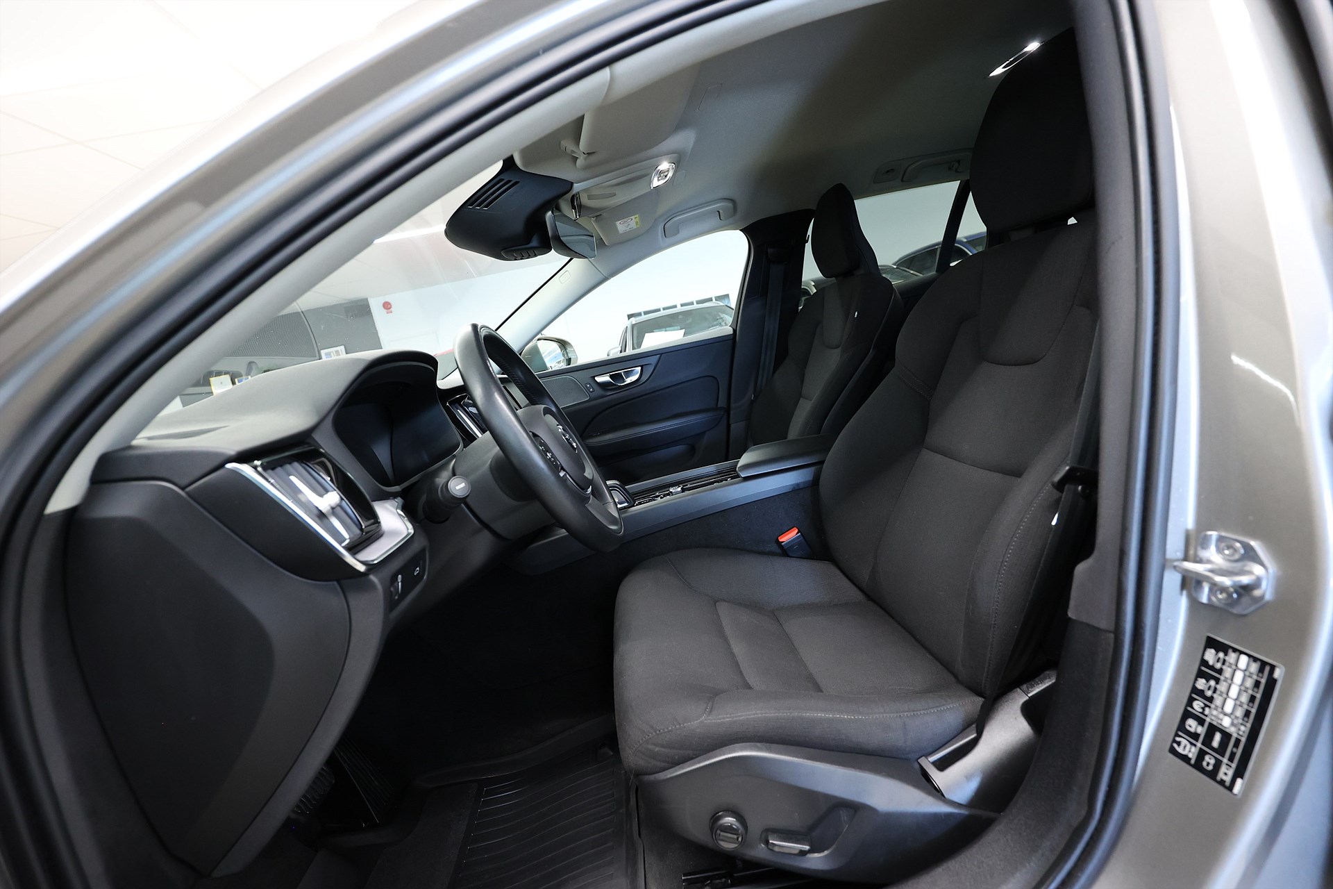 Volvo V60 B4 197hk Momentum H/K Värmare CarpPlay Drag B-Kamera