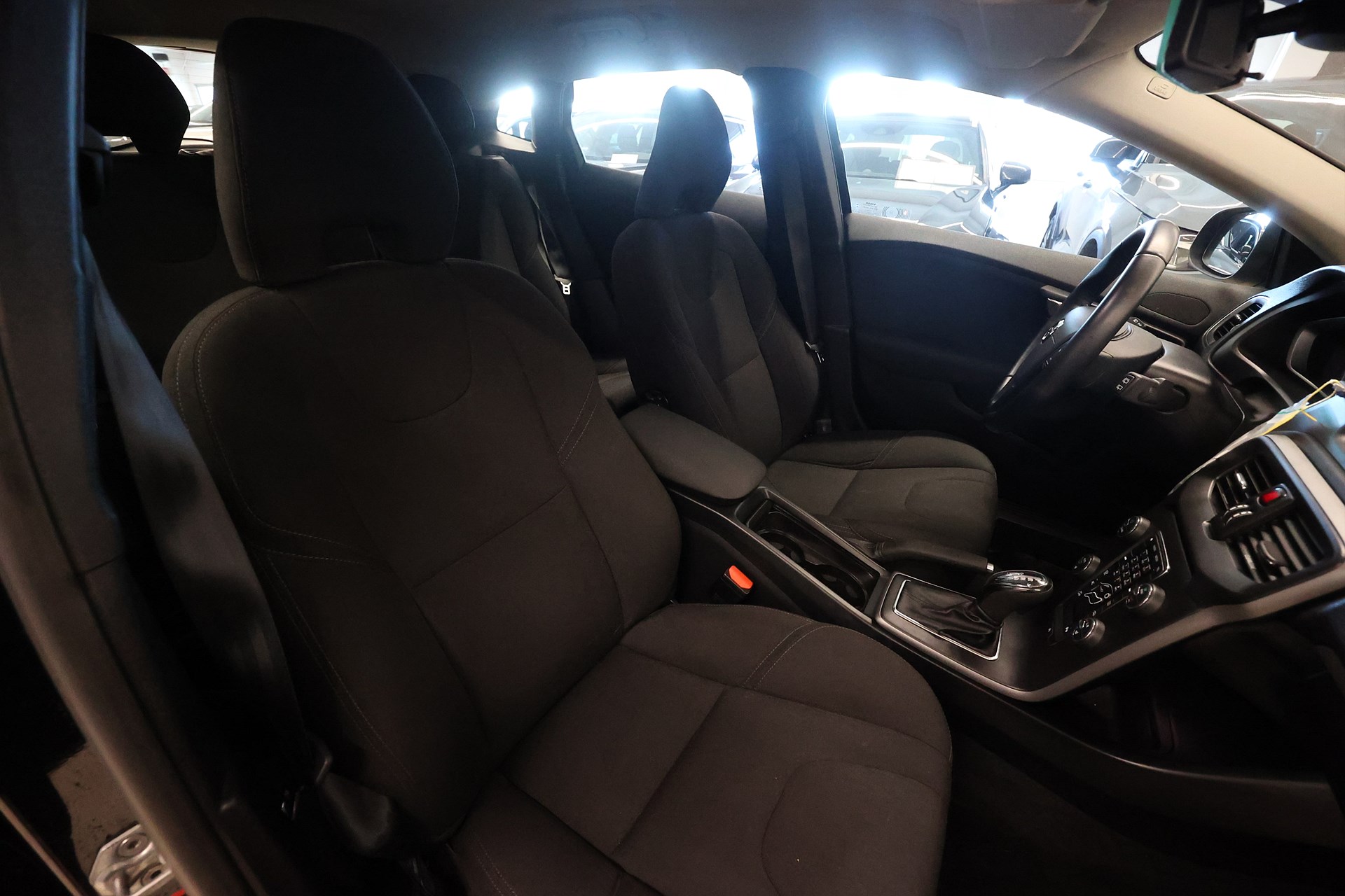 Volvo V40 D2 120hk Aut Värmare PDC Bluetooth